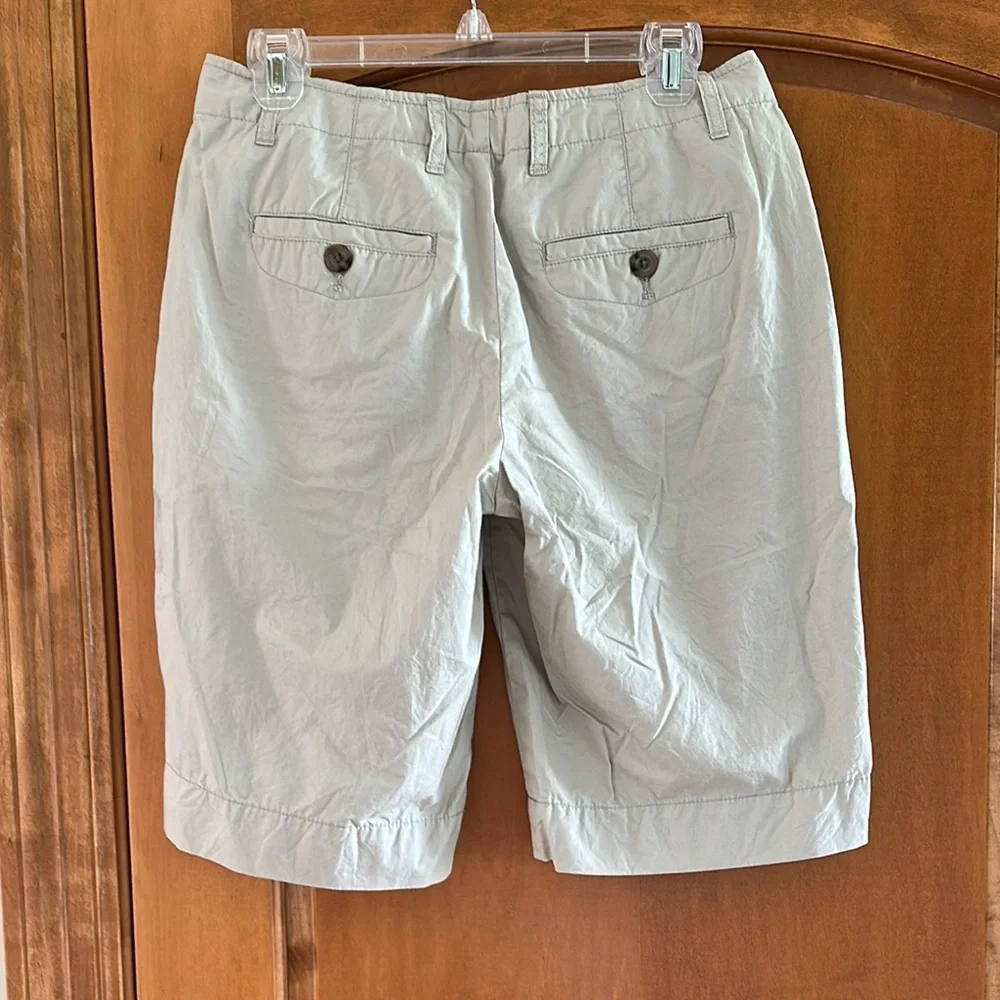 Merona Women’s Tan Flat Front Shorts for Casual Elegance Size 6